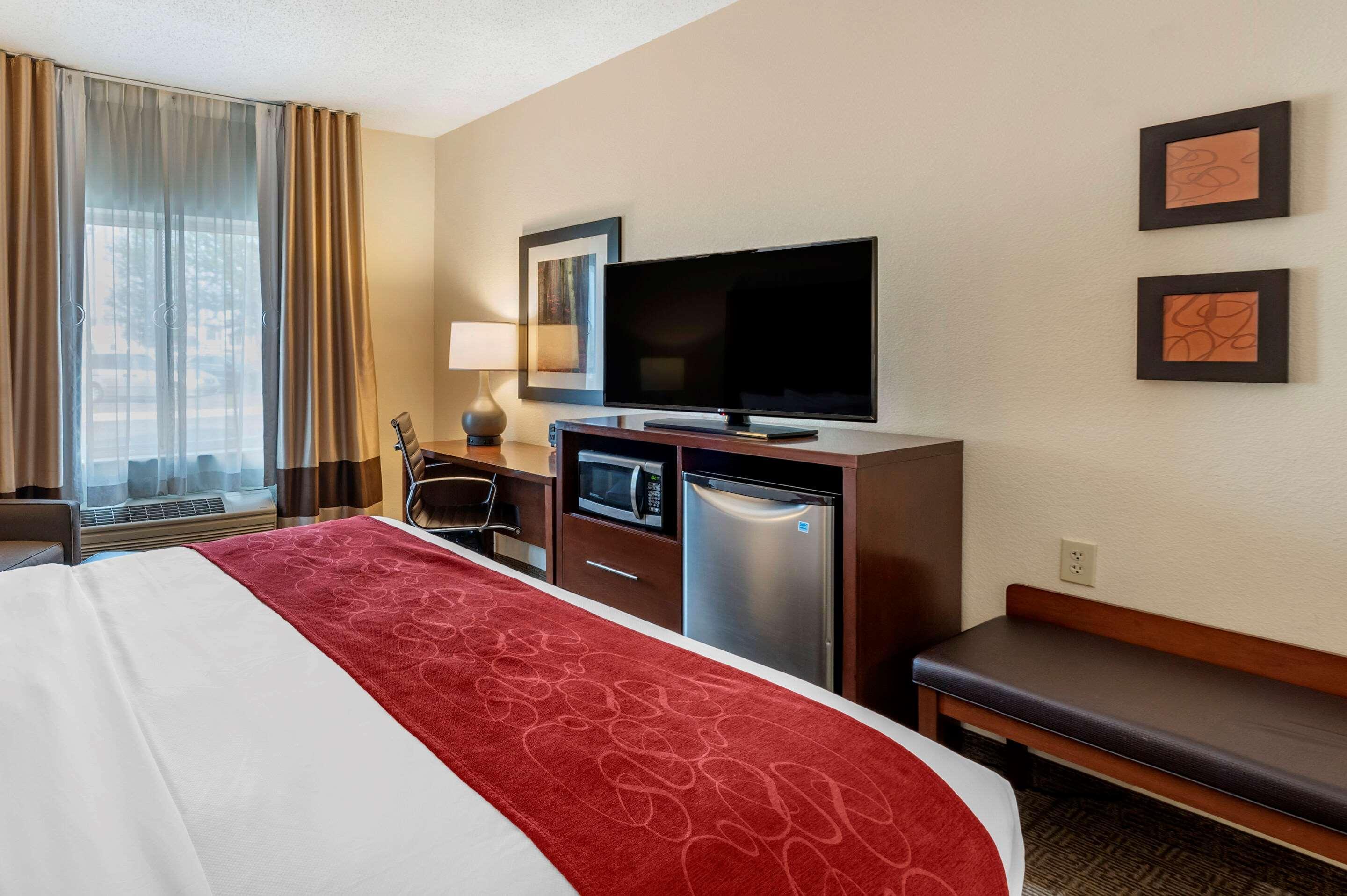 Comfort Suites Columbus West - Hilliard Екстериор снимка