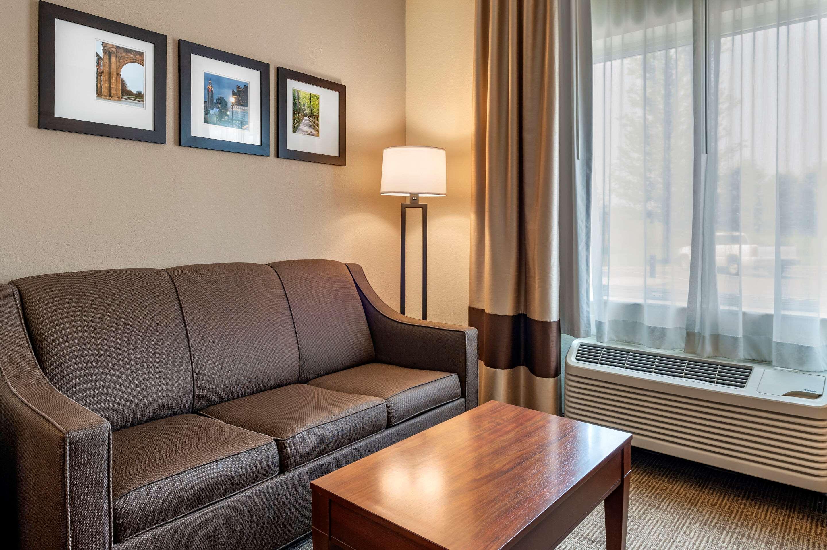 Comfort Suites Columbus West - Hilliard Екстериор снимка
