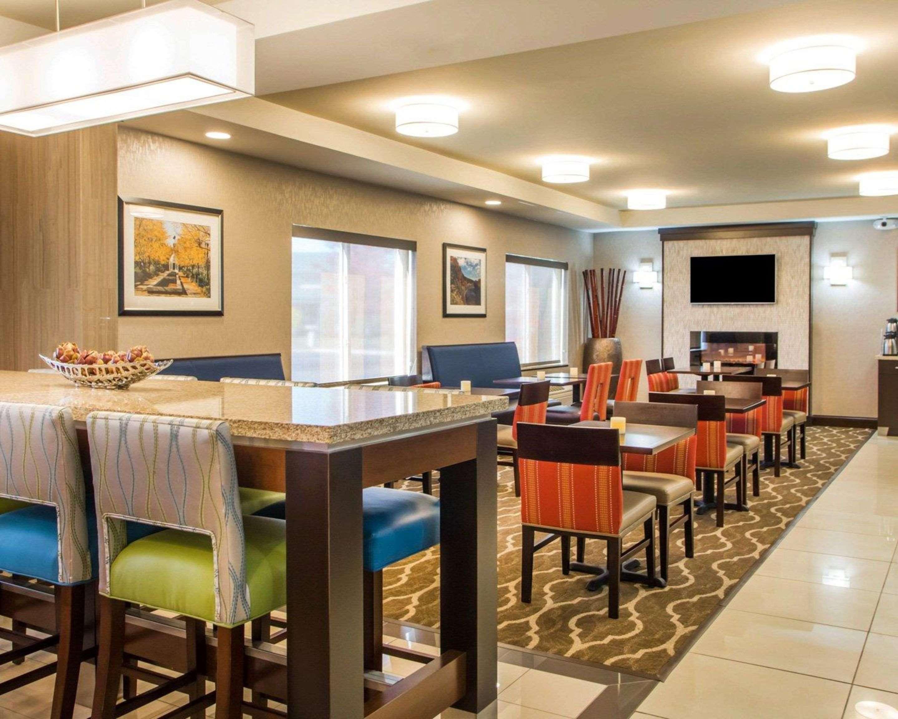 Comfort Suites Columbus West - Hilliard Екстериор снимка