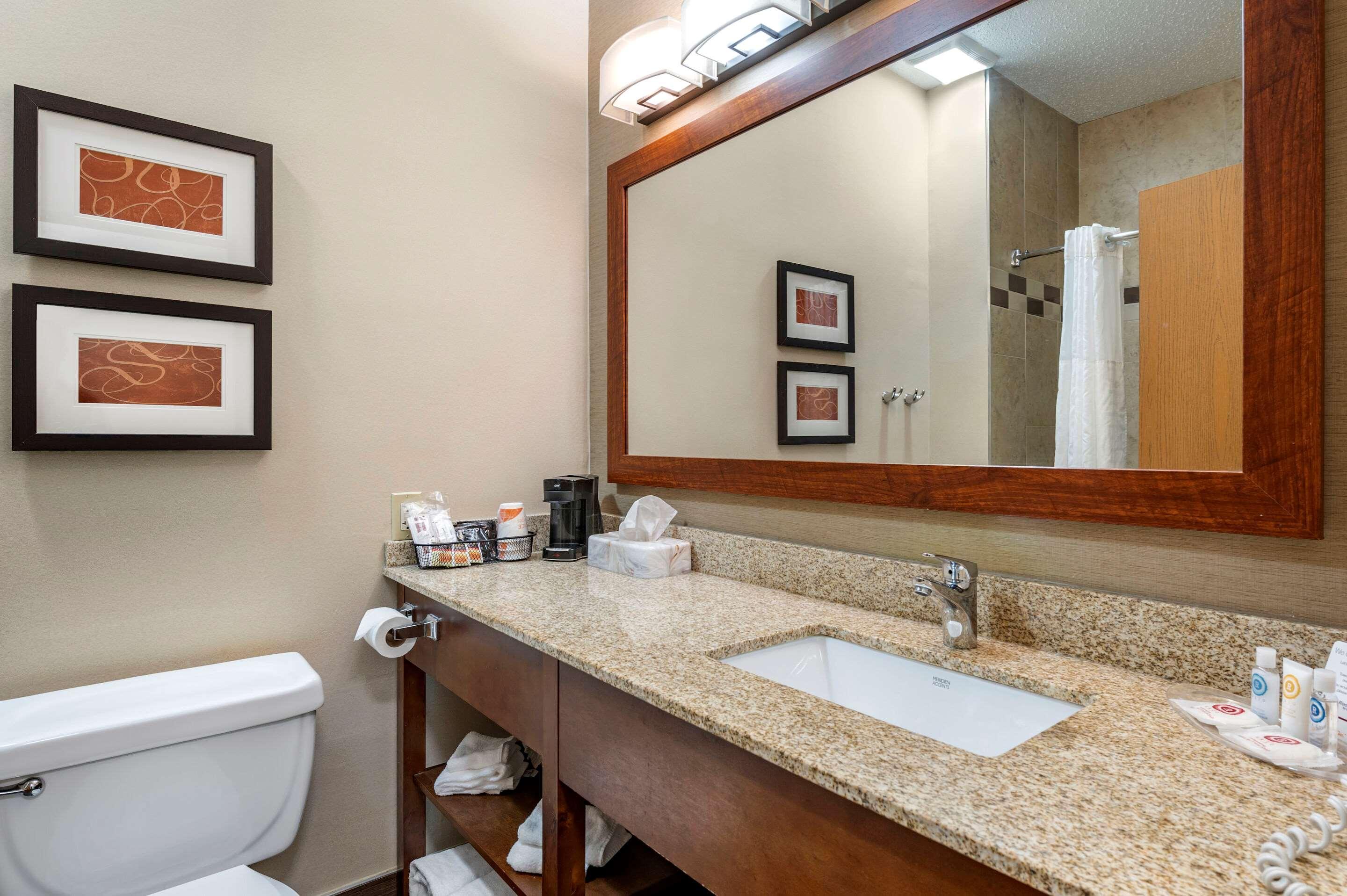 Comfort Suites Columbus West - Hilliard Екстериор снимка