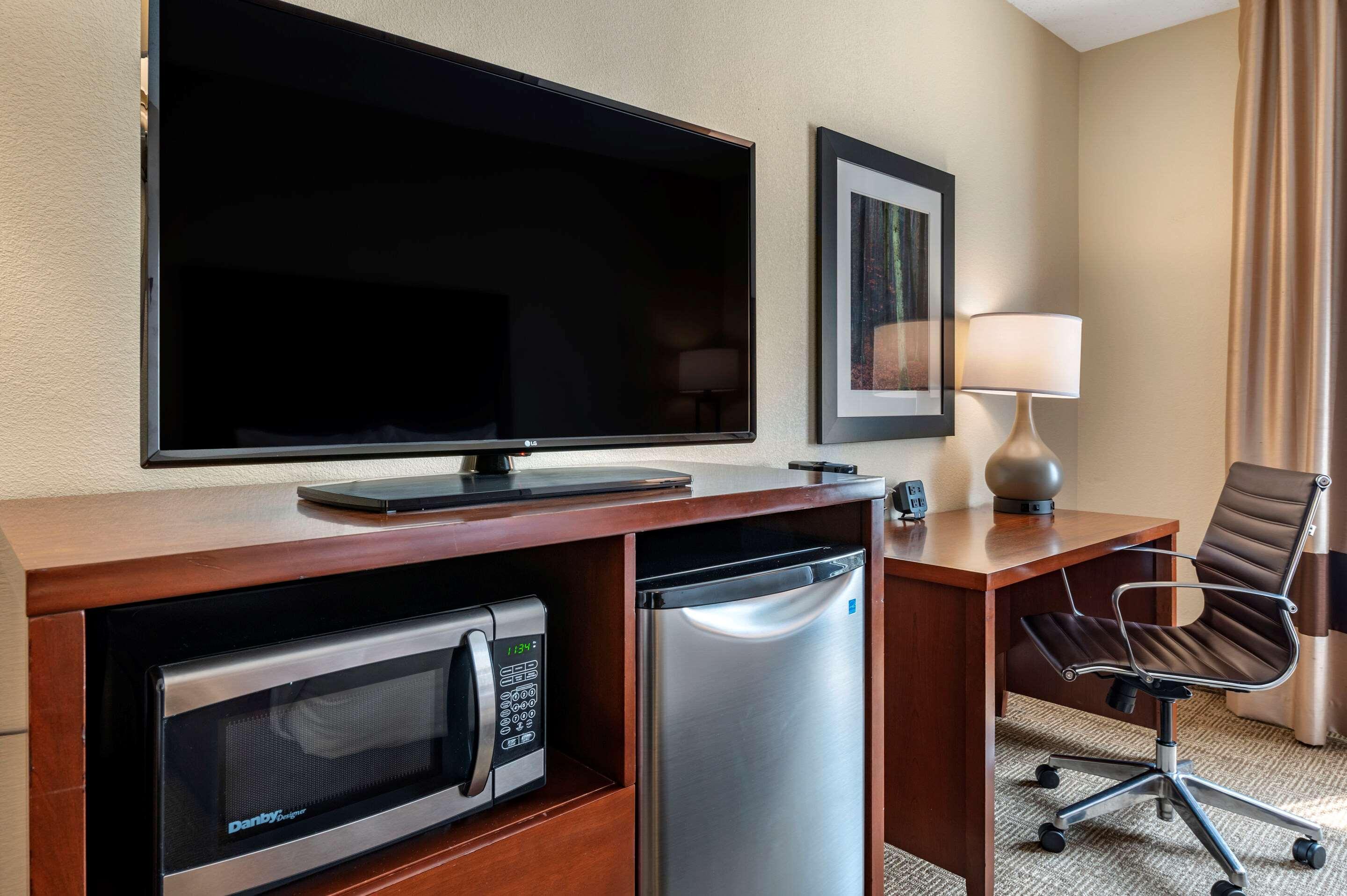 Comfort Suites Columbus West - Hilliard Екстериор снимка