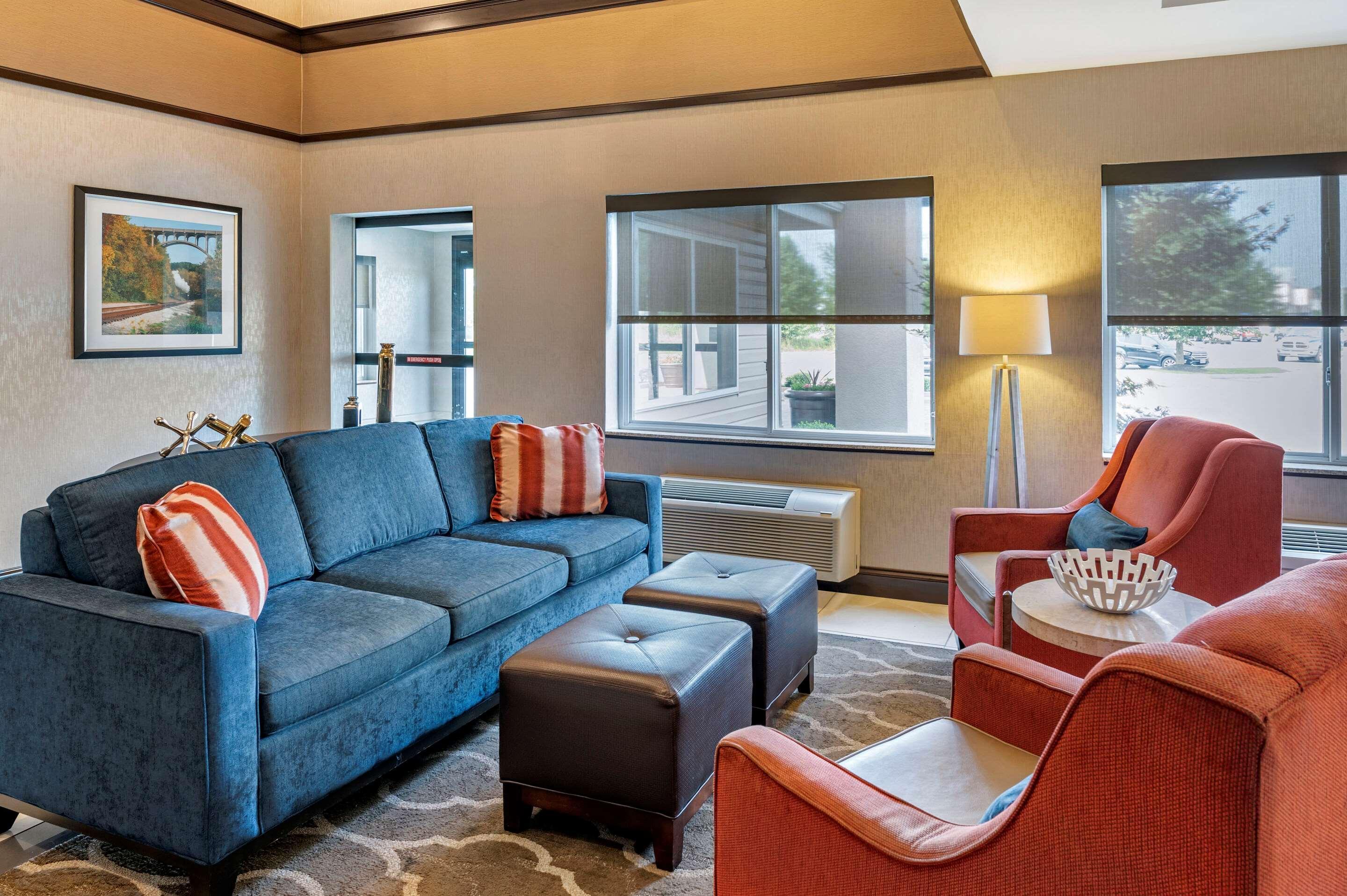 Comfort Suites Columbus West - Hilliard Екстериор снимка