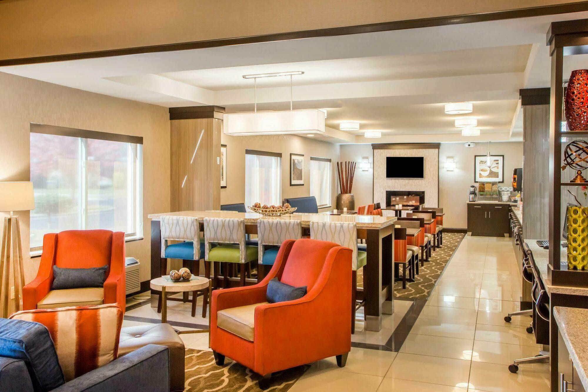 Comfort Suites Columbus West - Hilliard Екстериор снимка